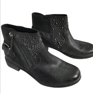 Tamaris. Comfort grey leather booties.